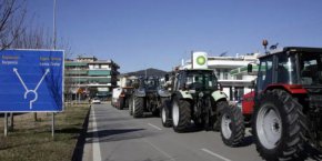 Спряха преминаването през Кулата от българска страна заради протеста на гръцките фермери