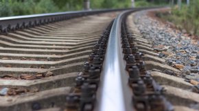 Влак прегази 16-годишно момче във Враца