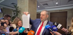 Не могат да избягат от миналото си, аз ще ги достигна всички. Всички бяха част от нас: Пеевски за ППДБ