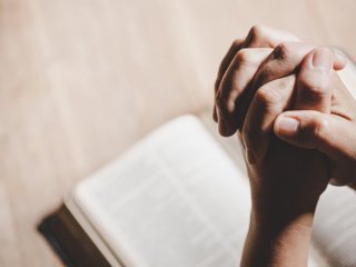 Молитвата помага на мозъка и тялото: Изследване