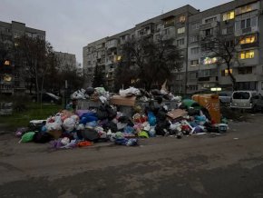 

Слатина днес,"овладяна криза с боклука": ФОТО НА ДЕНЯ
