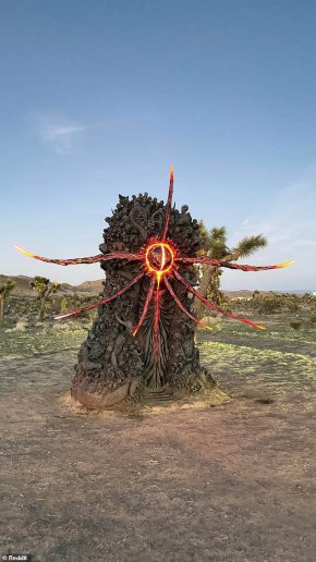 Демоничен монолит с изкривени се тела и крещящи лица се появи в калифорнийската пустиня