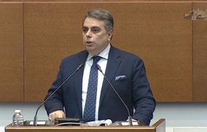 Подайте оставка, за да не се стигне до ексцесии: Ас. Василев по време на дебатите 