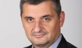 Някой се опитва да спекулира с името на моя баща и ще си го получи: Кирил Добрев към Н. Денков