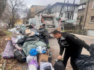 Слатина с овладяна боклучена криза: ФОТО НА ДЕНЯ сн. Г. Илиев, рай.кмет