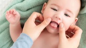 Бебетата се усмихват на излъчващите спокойствие: Вашингтонският университет