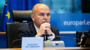 Лаура Кьовеши поиска имунитета на Илхан Кючюк