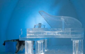 Вътре в новите ледени апартаменти на шведския Icehotel за 2025 г.: температури до –5°C и роял, изваян от лед