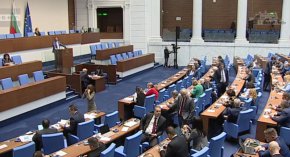 НС отхвърли първоначалното решение за обсъждане на ревизирания бюджет,  прие на първо четене удължителния