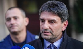 Записите от тоалетните в 138-о училище отивали в телефона на директора 