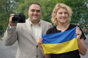   Лекси Фльор и директорът-воайор да си приятел(к)и: ФОТО НА ВЕКА  