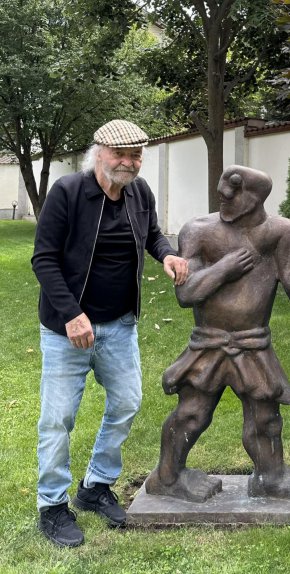 Почина Боян Радев