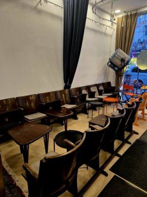 ДА! Като в подкаст-студио, в Gossip Coffee Stories