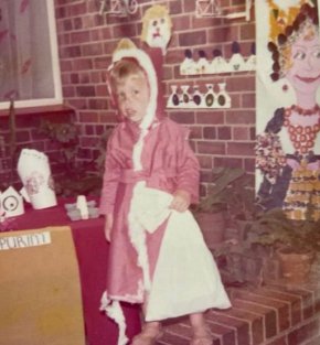 Кой е на снимката, станала хит в нета?