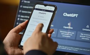 До психоза води общуването с чат-бот регулярно: WSJ