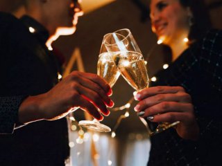 Британци обявиха Нова година за „най-надценената нощ“ и планират да останат у дома