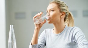 Водата сутрин: по-бързо събуждане на мозъка от кафето