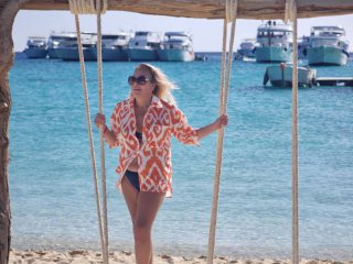  Соф. зам.-кмет лъсна по бикини 