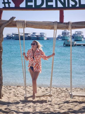  Соф. зам.-кмет лъсна по бикини 