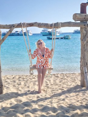  Соф. зам.-кмет лъсна по бикини 