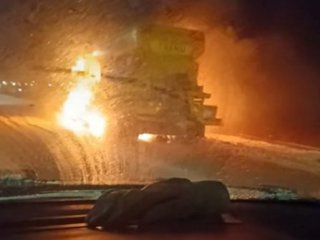 Снегорин се запали на Северната тангента в София, задръстването е километрично (Видео)