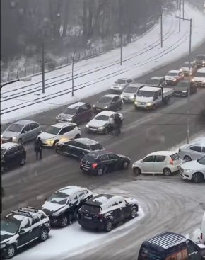 Бой на бул. Климент Охридски в усложнената пътна обстановка (Видео)