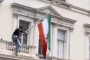 Иран привика британския посланик заради инцидент със знамето на посолството