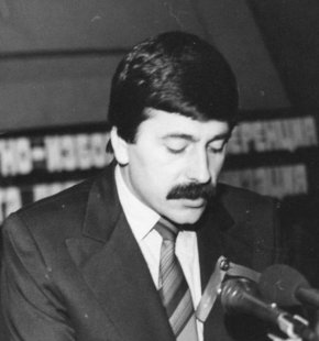 Бащата на Ивайло Мирчев гонел за турски език и шалвари по време на „възродителния процес“. Награден е с кариера в БКП