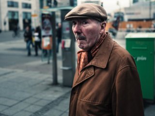 Отмъкнаха 60 хил. лв. превалутирани в евро от възрастни хора след банката