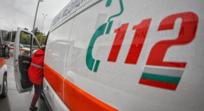  Хале на автокъща се срути върху трима души в София, единият издъхна в линейката