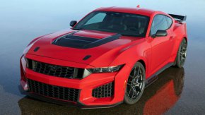 Ford Mustang Dark Horse SC е зловещ компресорен „пони кар“