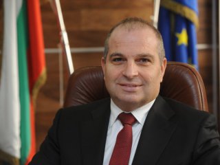  Караджов спря завинаги незаконните стикери на депутата Кънев