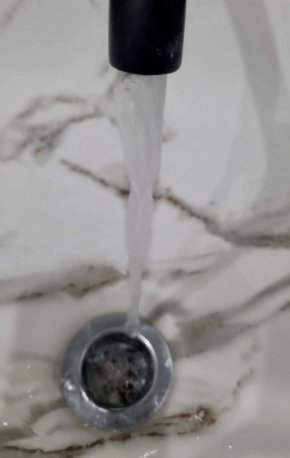 Бедствено положение в Асеновград след авария на водопровод, върху който има изградена къща