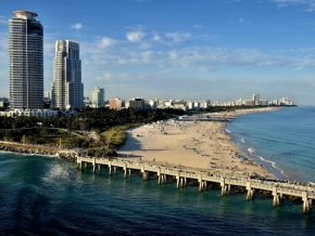 Защо светлините на Маями са магнит за милиардери и звезди 100 г. след Ар Нуво (ФОТОГАЛЕРИЯ)