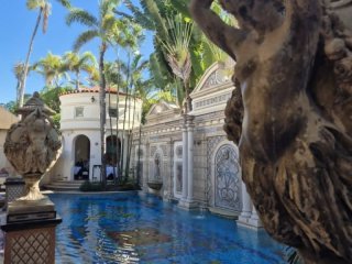 Versace: Добре дошли в къщата на гения в Маями с нас