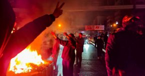 В Иран над 3 700 ранени при безредици, унищожени стотици училища и джамии