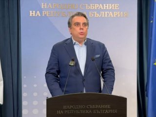 Ас. Василев с въпроси към Р. Радев