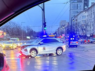 Катастрофа с джип на Столична община под Моста на влюбените при НДК 