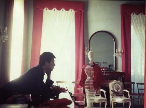   Valentino с култова снимка на Валентино  