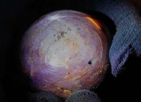 Открит е рядък „лилав звезден сапфир“ от 3 563 карата в Шри Ланка – оценяван на над 220 млн. паунда