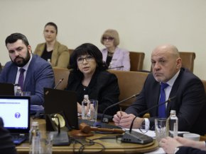 Пенсионните фондове да инвестират в икономиката с нов мултифондов модел предлага правителството