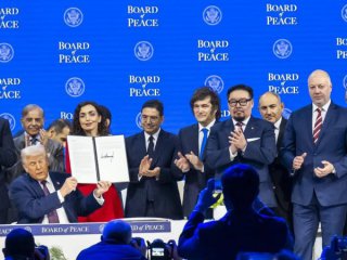 Росен Желязков на церемонията за учредяване на Съвета за мир на Тръмп: по-малко от 20 държави — и много малко европейски съюзници