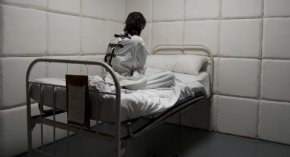   Омбудсманът иска строг регламент за връзването на психично болните пациенти