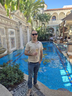 ДА! Versace: Добре дошли в къщата на гения в Маями с нас