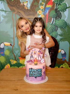   Малина си показа внучката: ФОТО НА ДЕНЯ