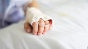 Дете е спасено в УМБАЛ Бургас след предозиране с лекарство за епилепсия, част от опасна „мода“ сред тийнейджъри