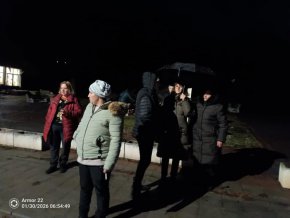 Протест срещу преминаването на камиони над 12 т. по път 8103 в селата от Маловското корито: Фото на деня