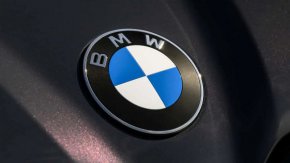 BMW има ново лого — и скоро всяко модел ще го носи