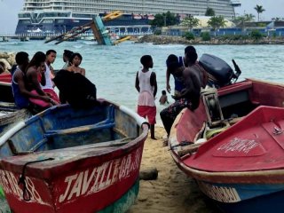 Ямайка: Изоставеният плаж на 007 и трева-туризъм на острова на мечтите