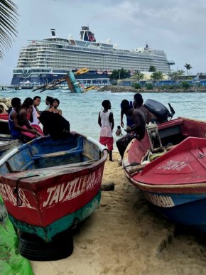 Ямайка: Изоставеният плаж на 007 и трева-туризъм на острова на мечтите